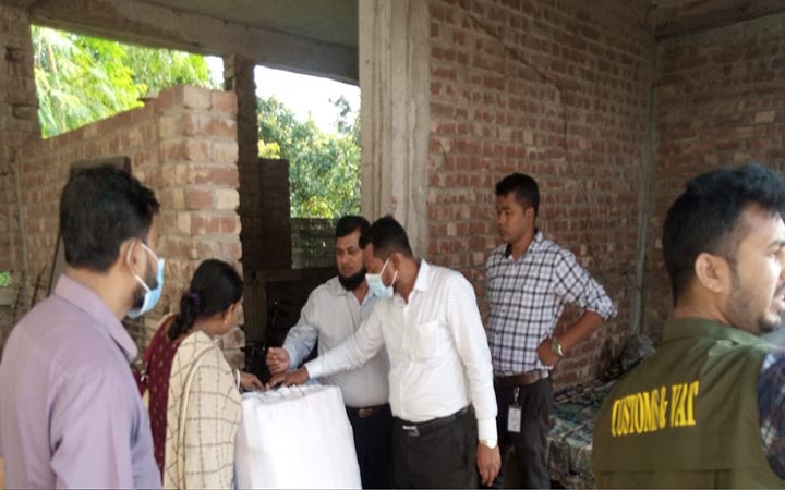 যশোরে বিপুল পরিমান রাজস্ব ফাঁকি দেওয়া অবৈধ বিড়ি জব্দ